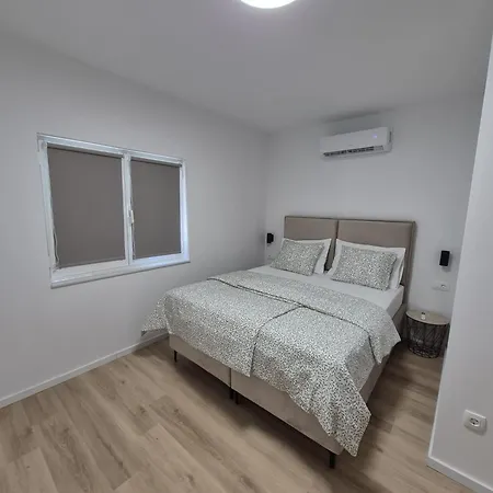 Lendas Pensión Baška Voda